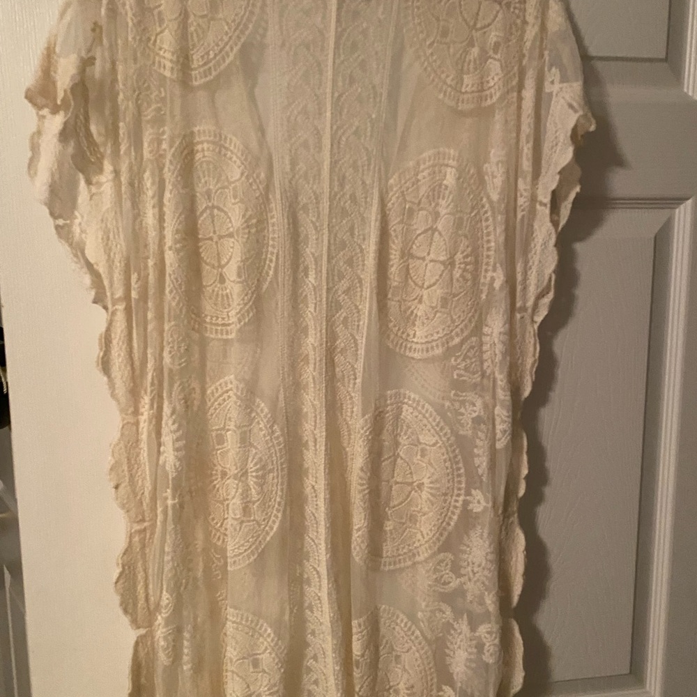 Brand new with tags Three birds nest Cheri scallop lace duster very detailed - Picture 5 of 6